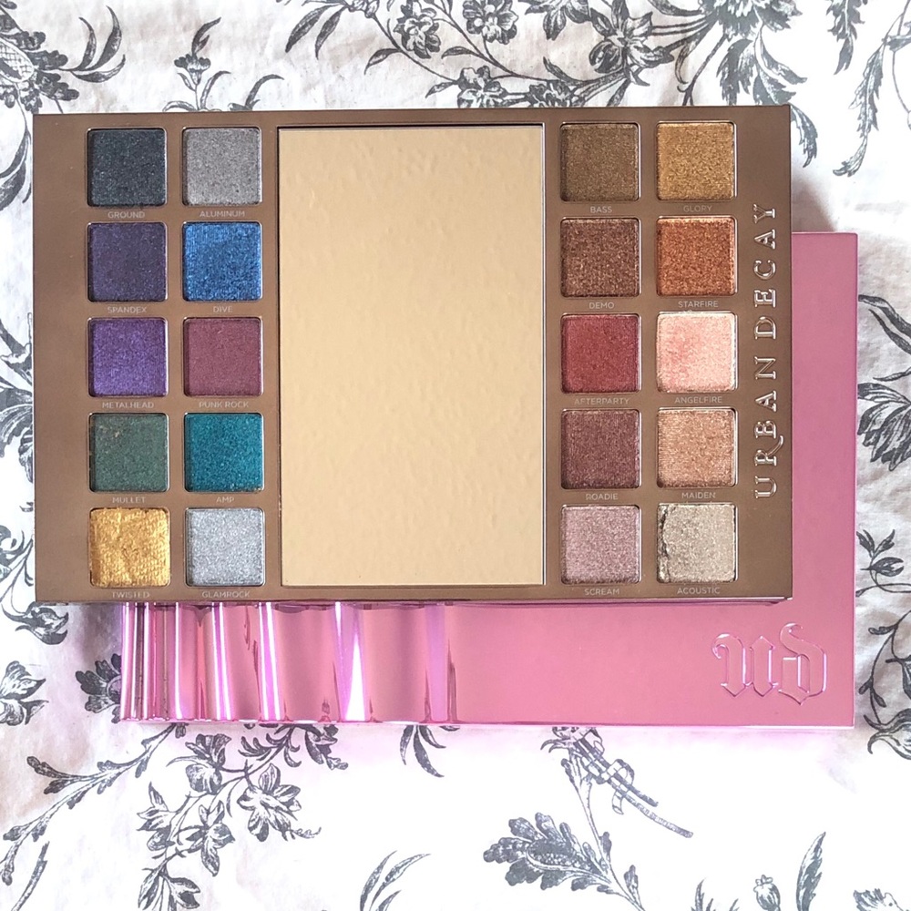 Urban Decay beauty with an edge eyeshadow pallet